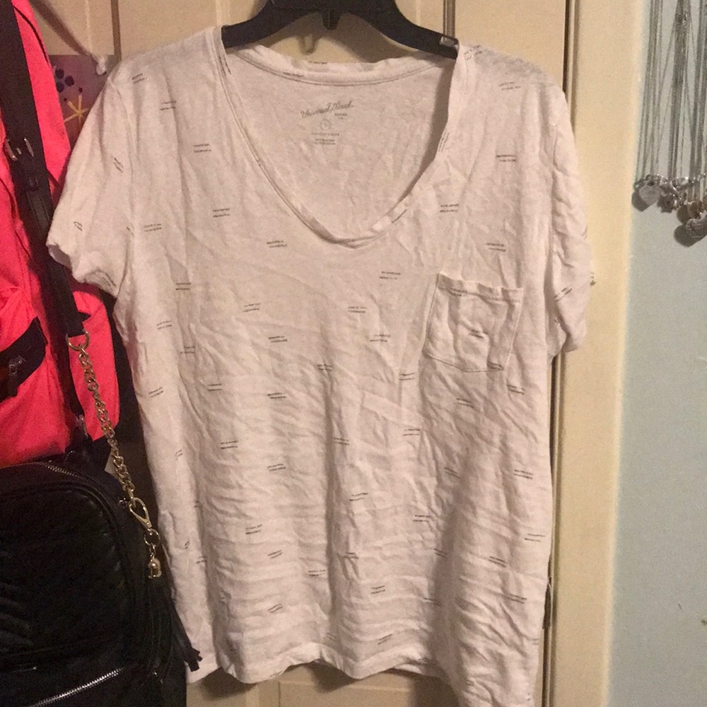 V-neck t-shirt